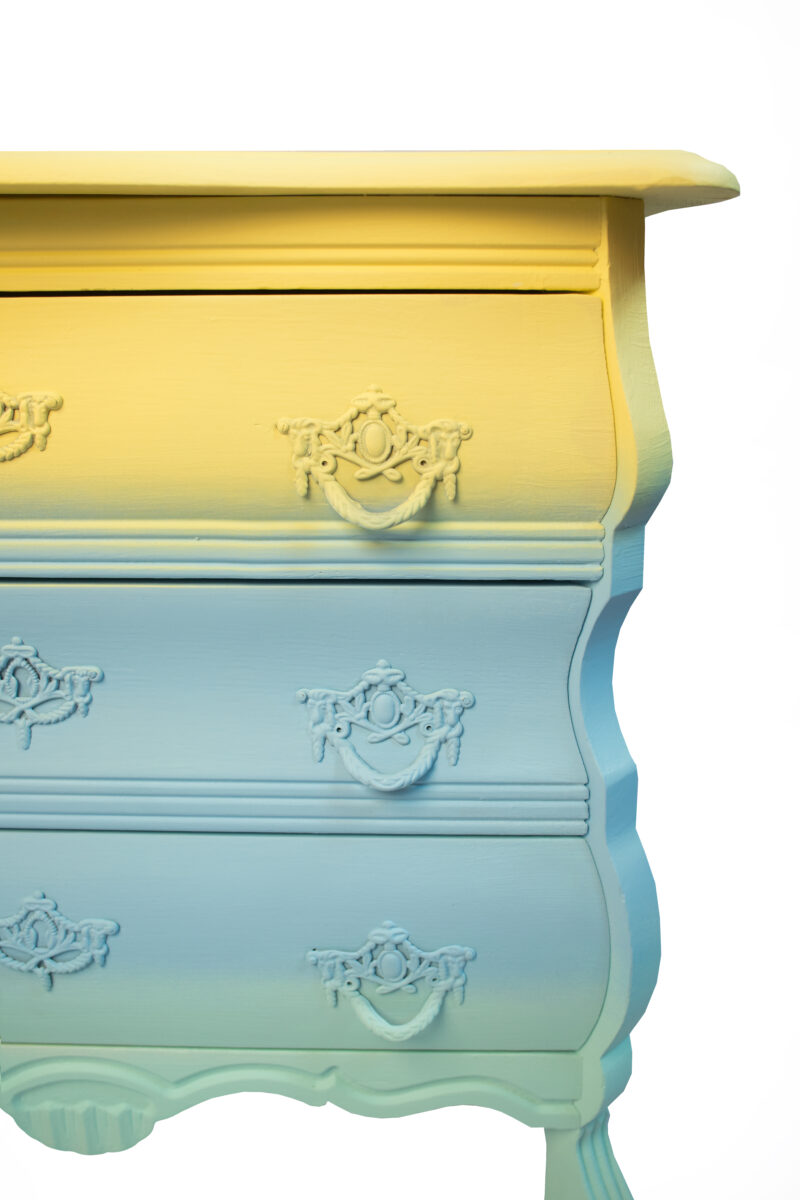 Luxusní komoda s ombré efektem a tapetou Versace - Image 3