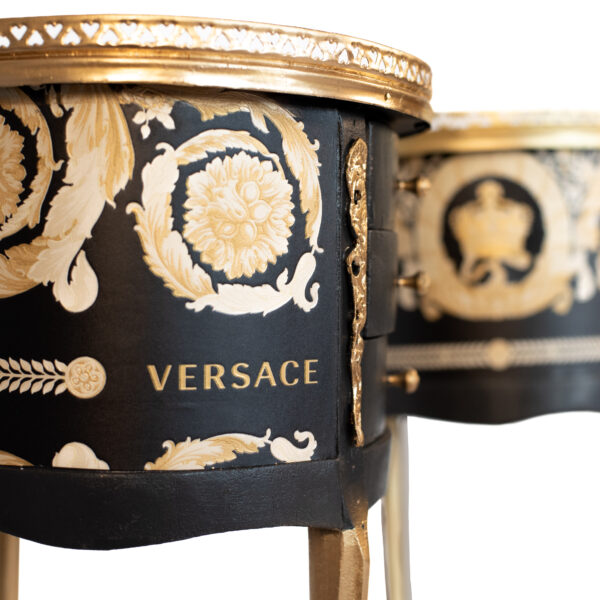 Luxusní designový stolek ve stylu Versace